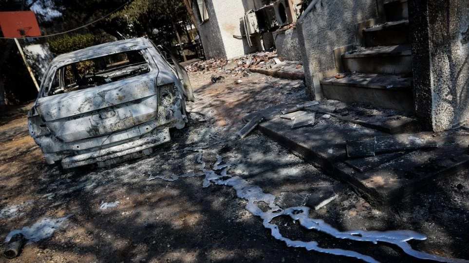 Φωτιά στο Μάτι: Νέα μήνυση – «Μέσα σε 5 λεπτά είχαν καεί μητέρα, αδερφή και ανιψιές»